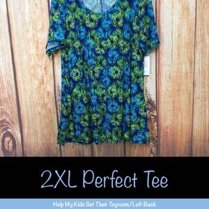 Perfect T- fitted bust with slits on sides